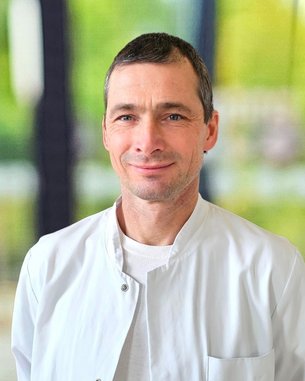 Richard Clausner, Facharzt für Chirurgie