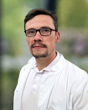 Dr. med. Sebastian Tröger, Facharzt für Orthopädie / Unfallchirurgie, Zusatzbezeichnung Spezielle Unfallchirurgie