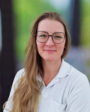 Dr. med. Susan Foller, Fachärztin für Urologie, Zusatzbezeichnung medikamentöse Tumortherapie; Erfahrung als Prüfarzt für klinische Studie seit 2008, Zertifizierter Konsolenchirurg (DaVinci) seit 2015