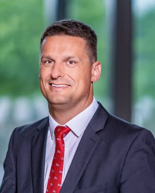 Dipl.Kfm. (Univ.); MHMM André Peuke, Abteilungsleiter, Prokurist