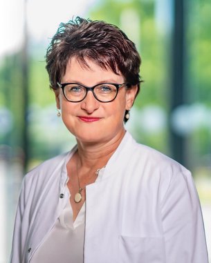 Dr. rer. nat. Manuela Pertsch, Chefapothekerin